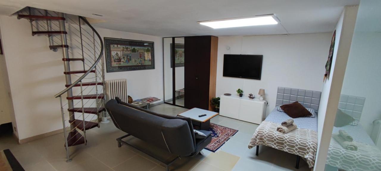Central Private Flat By Old Town, Shops, Restaurants Bari Exterior photo